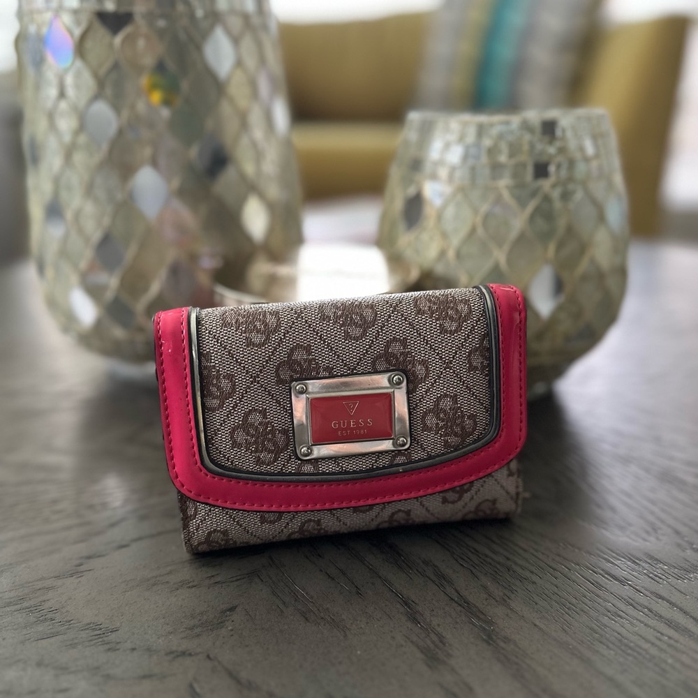 Guess wallet.